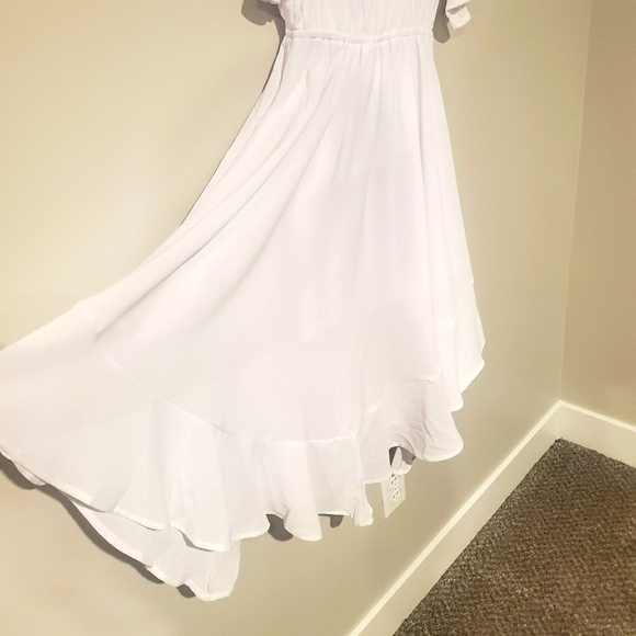 Flowy White Dress - Picture 3 of 3